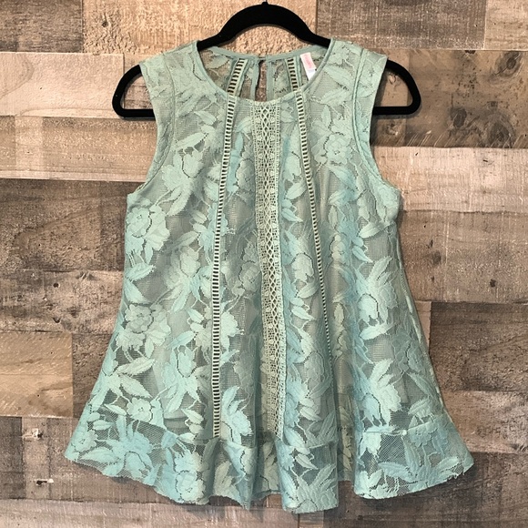 Xhilaration Sleeveless Lace Top - Picture 14 of 16